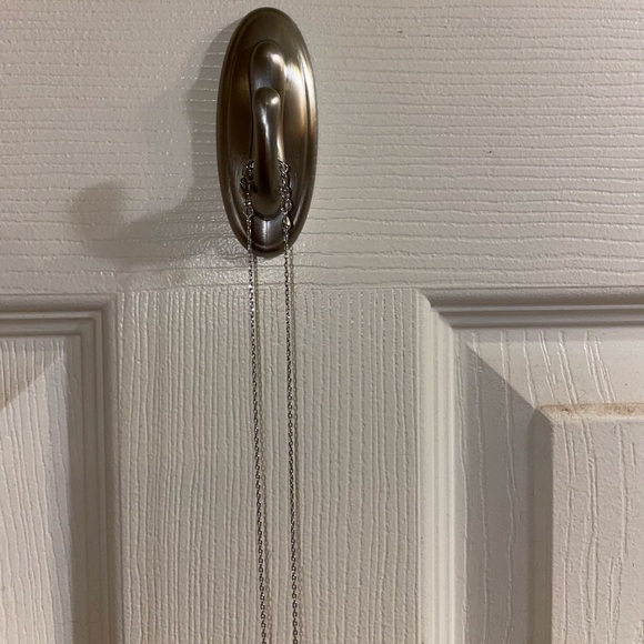 diamond E necklace with silver chain - Picture 3 of 3